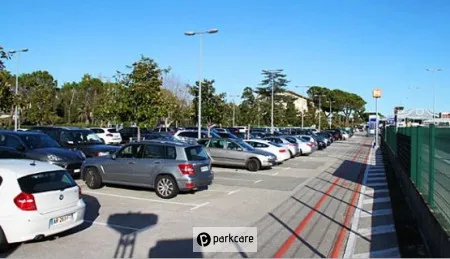 Parcheggio P4 Aeroporto Nizza foto 1