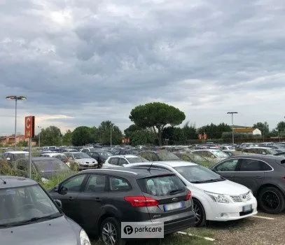 Parcheggio P4 Aeroporto Pisa foto 1
