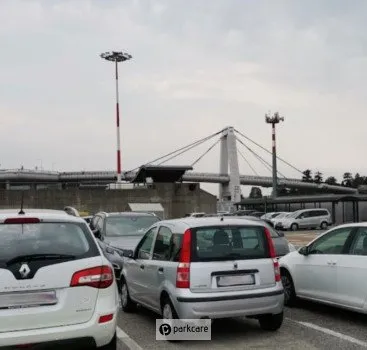 Parcheggio P4 Holiday Aeroporto Malpensa foto 1