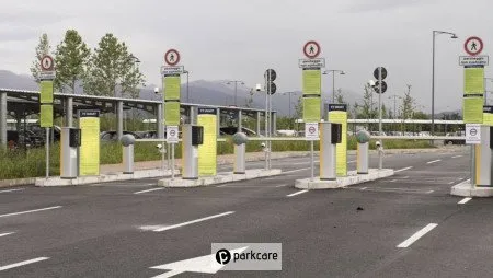 Parcheggio P2 Terminal B Aeroporto Orio al Serio foto 2