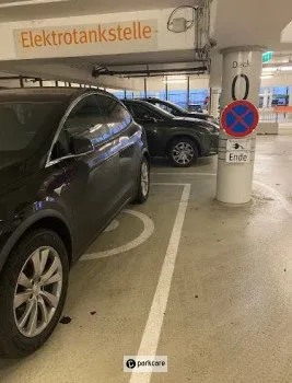 Parcheggio P4 Aeroporto Vienna foto 2